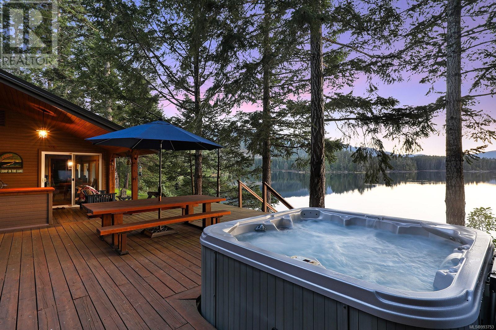 Photo 11 of 1120 Spider Lake Rd, Qualicum Beach BC