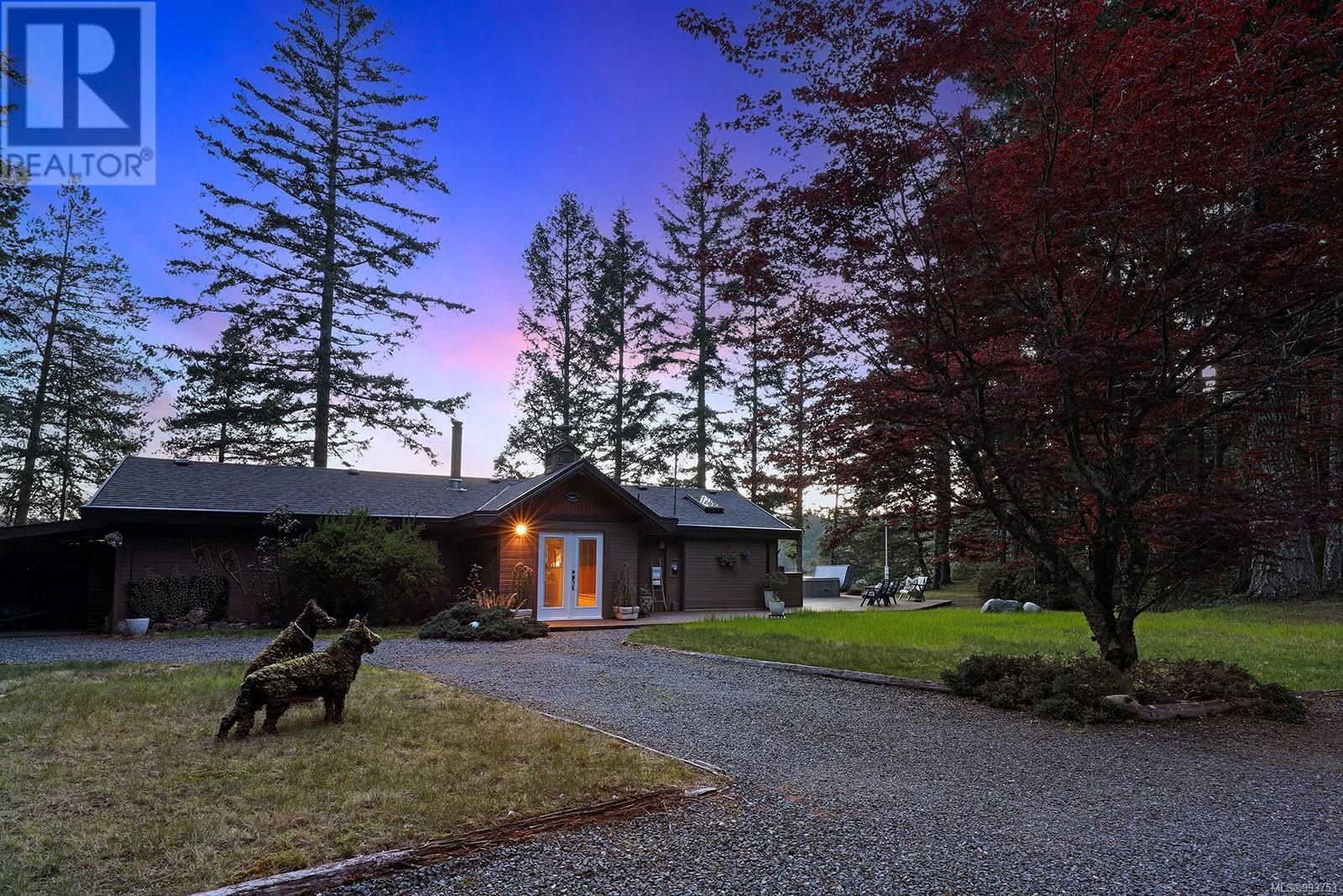 Photo 16 of 1120 Spider Lake Rd, Qualicum Beach BC