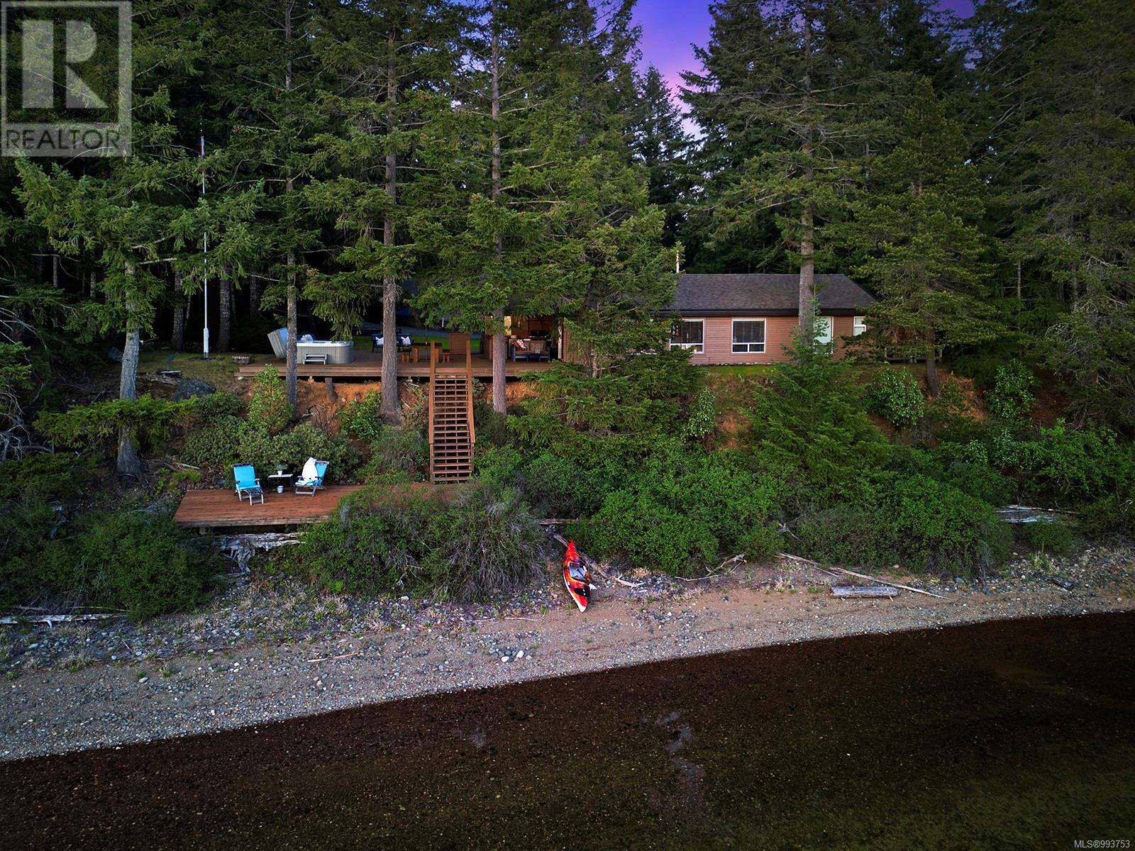 Photo 12 of 1120 Spider Lake Rd, Qualicum Beach BC