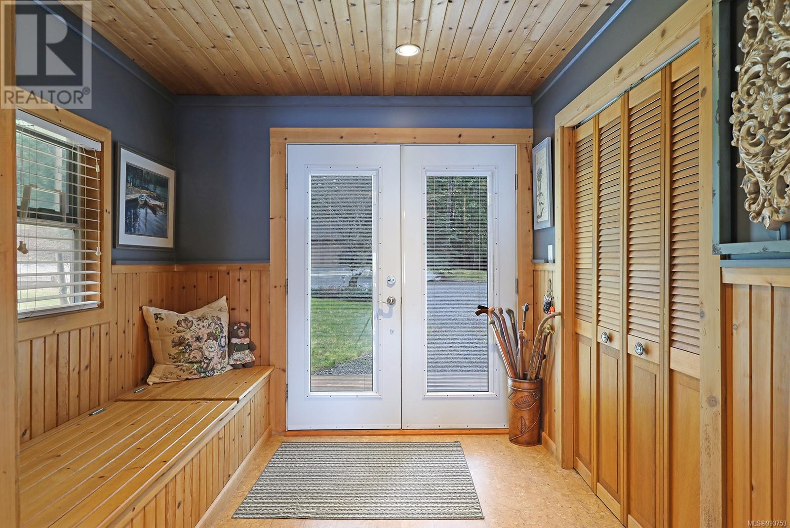 Photo 19 of 1120 Spider Lake Rd, Qualicum Beach BC