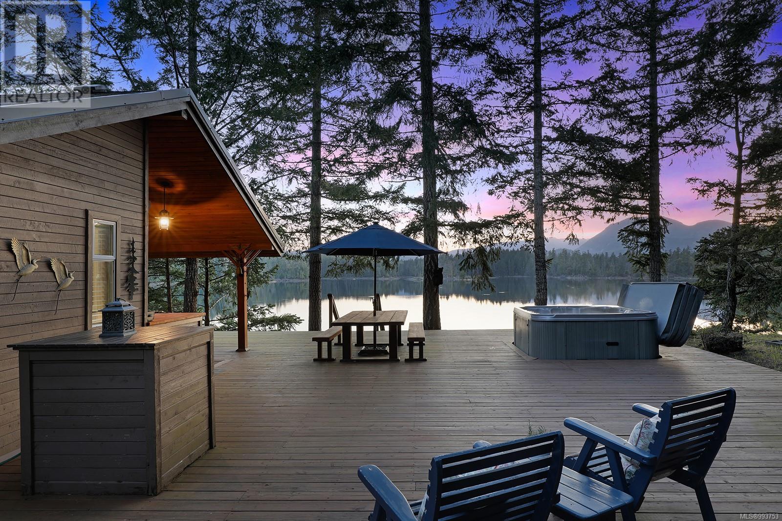 Photo 5 of 1120 Spider Lake Rd, Qualicum Beach BC