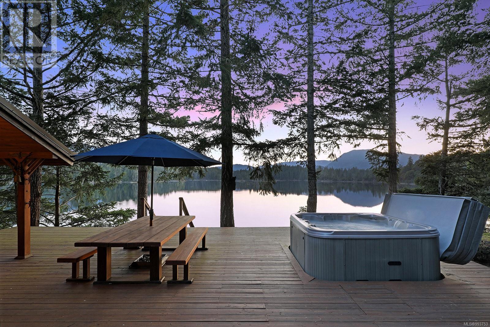 Photo 9 of 1120 Spider Lake Rd, Qualicum Beach BC