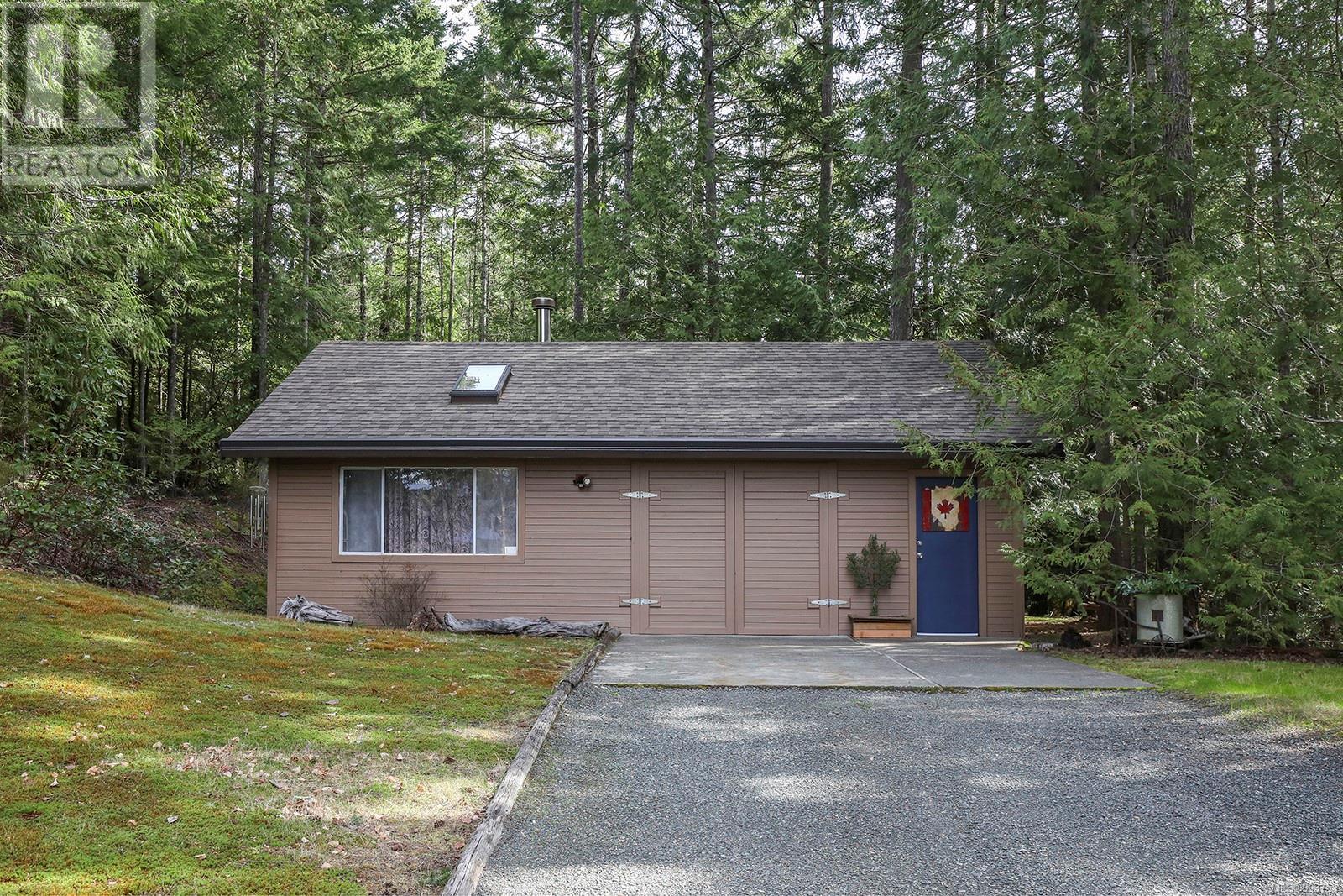 Photo 32 of 1120 Spider Lake Rd, Qualicum Beach BC