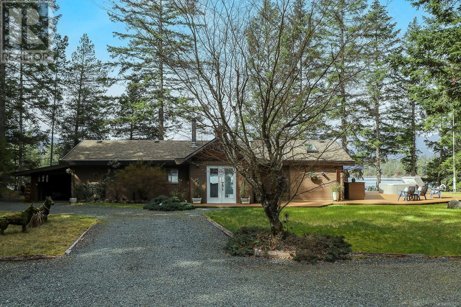 Photo 3 of 1120 Spider Lake Rd, Qualicum Beach BC