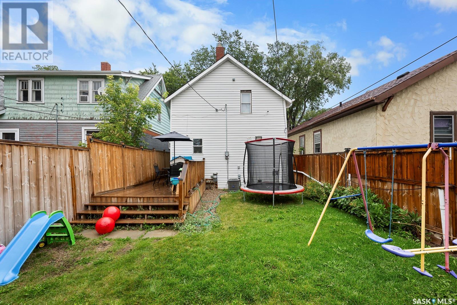 Photo 9 of 1131 Victoria Avenue, Regina SK