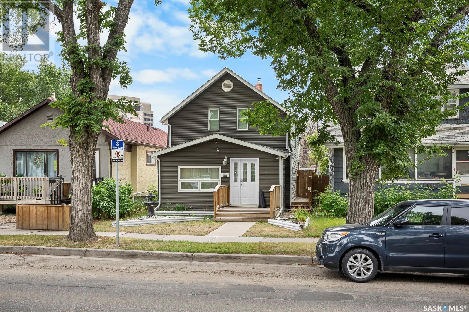 Photo 10 of 1131 Victoria Avenue, Regina SK