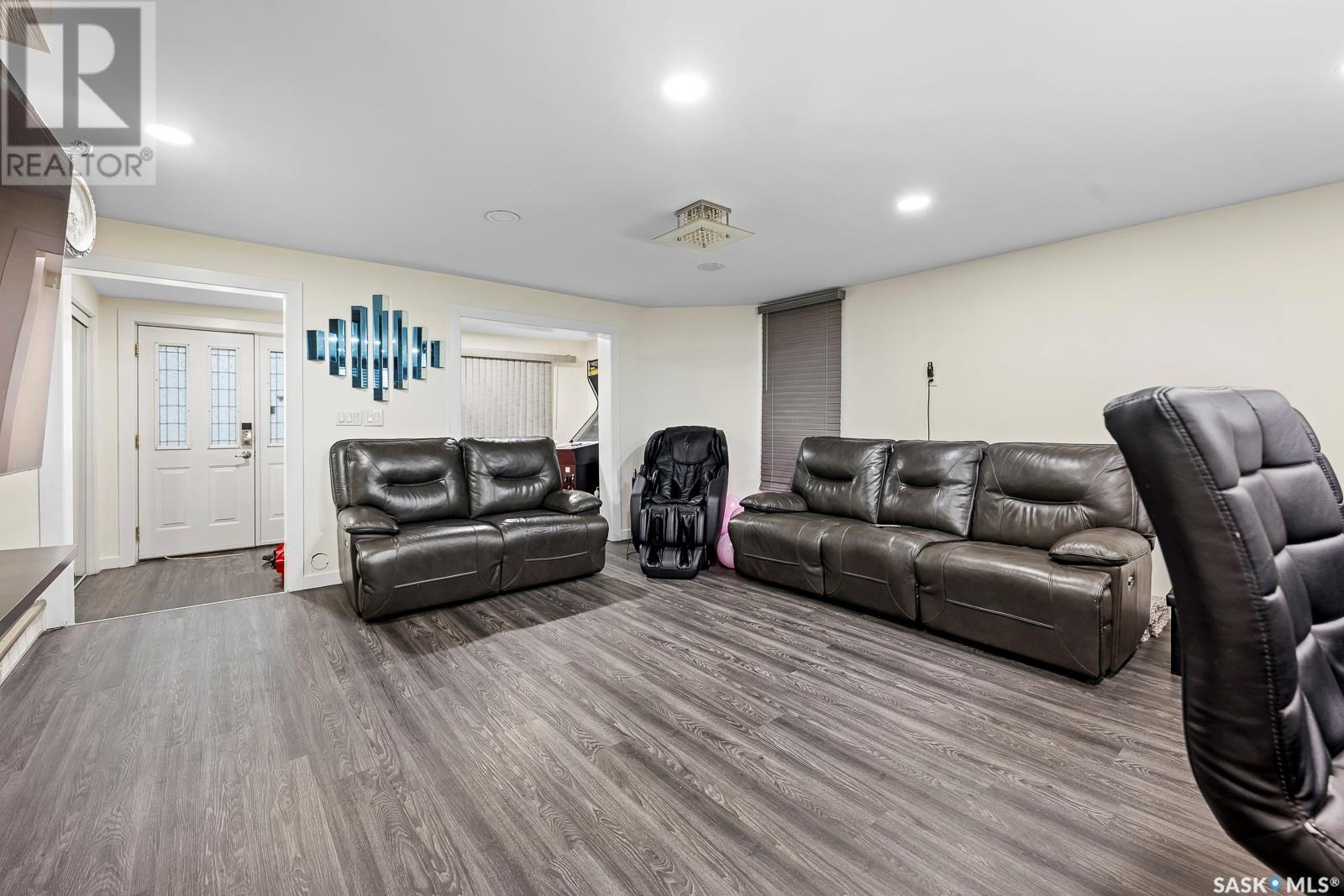 Photo 5 of 1131 Victoria Avenue, Regina SK