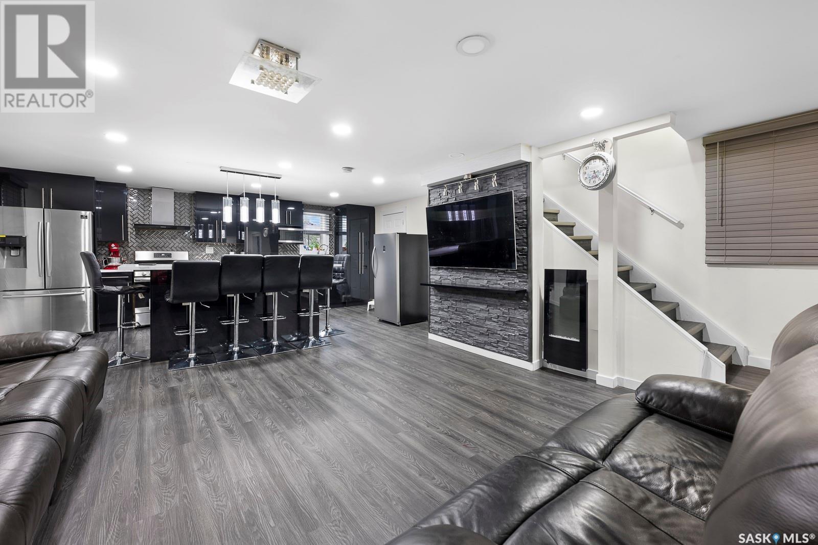 Photo 14 of 1131 Victoria Avenue, Regina SK