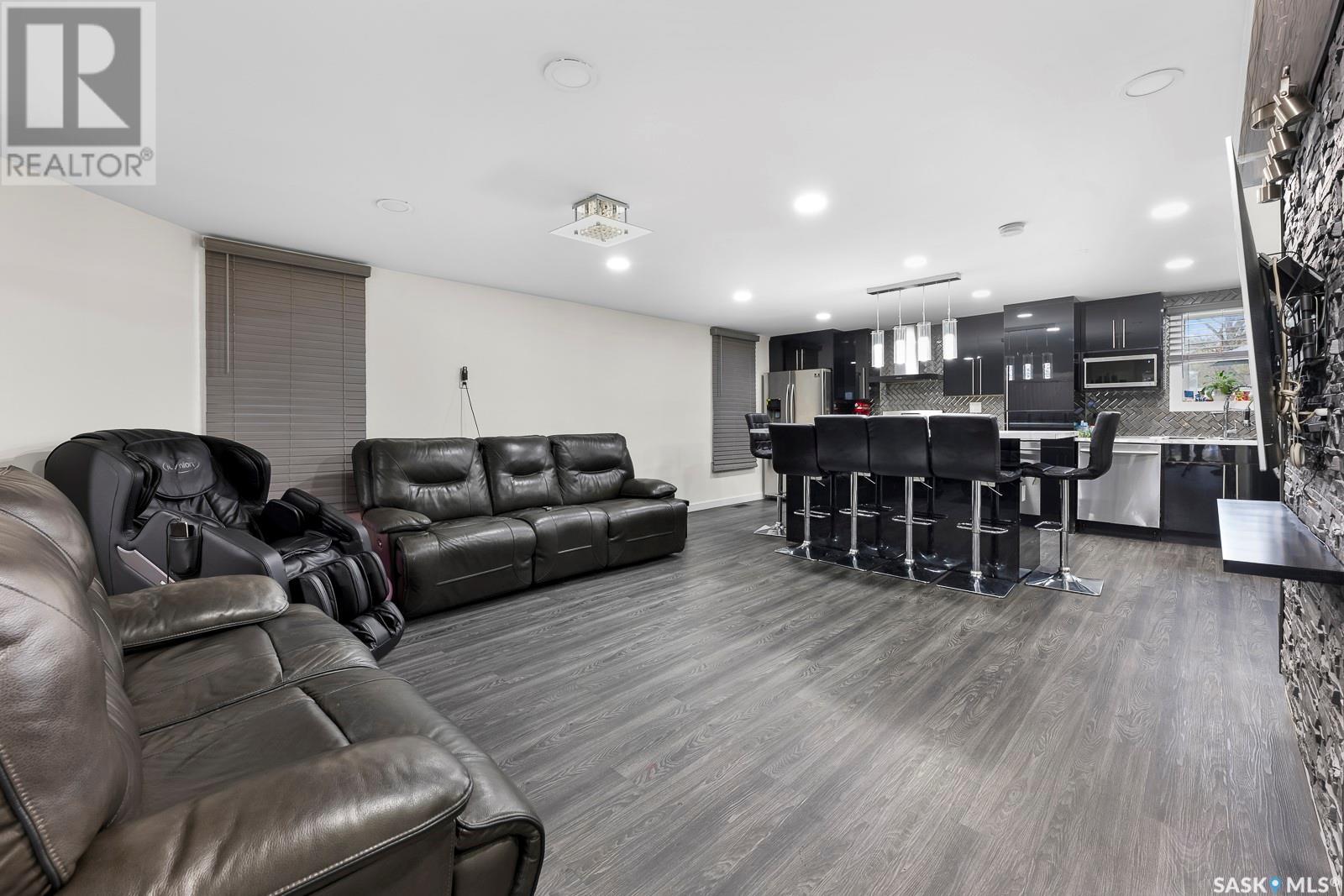 Photo 22 of 1131 Victoria Avenue, Regina SK