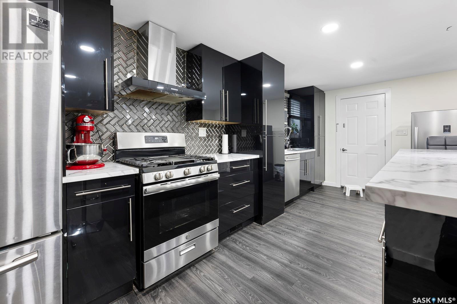 Photo 4 of 1131 Victoria Avenue, Regina SK