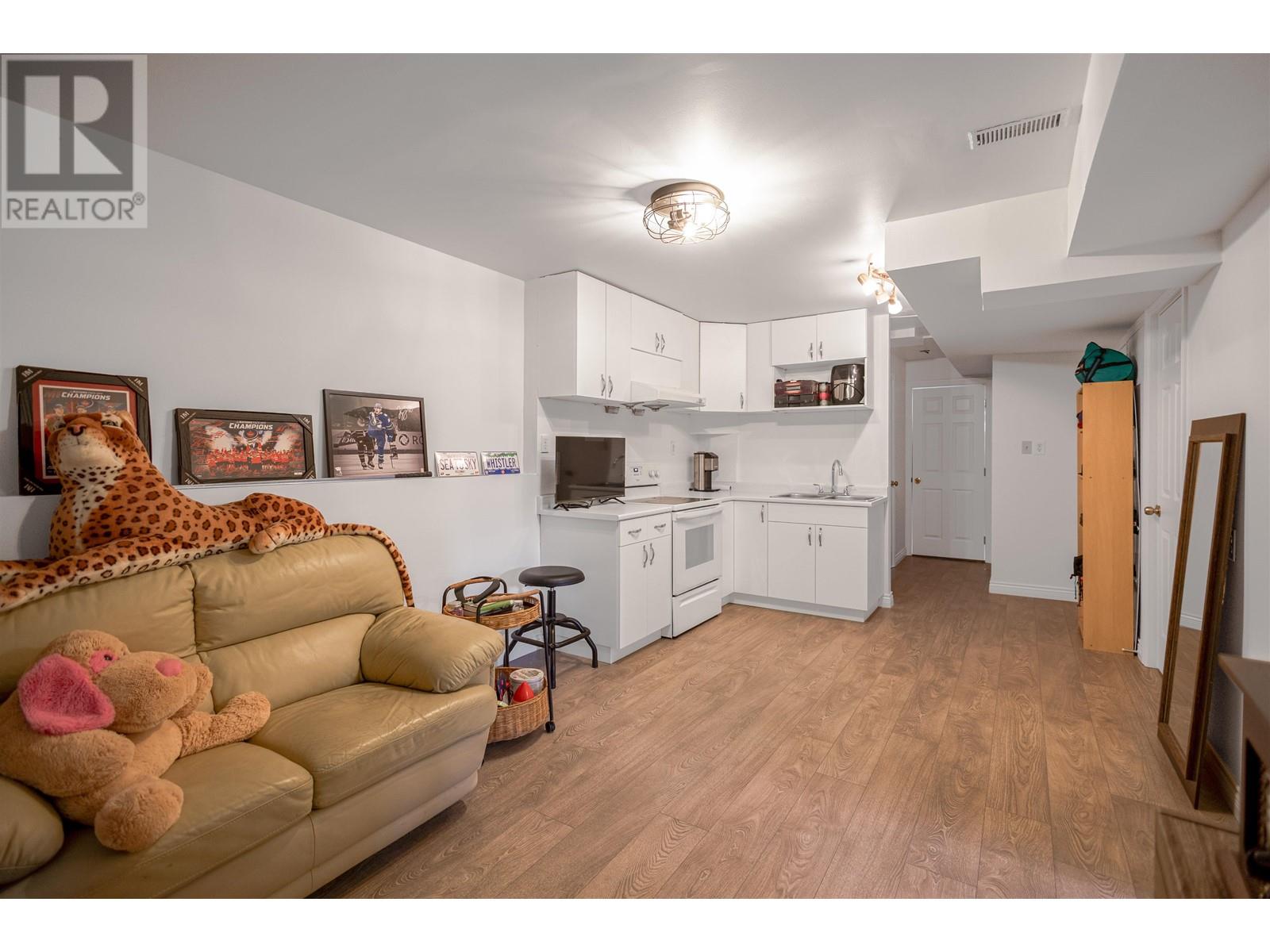 Photo 26 of 5540 Parker Street, Burnaby BC