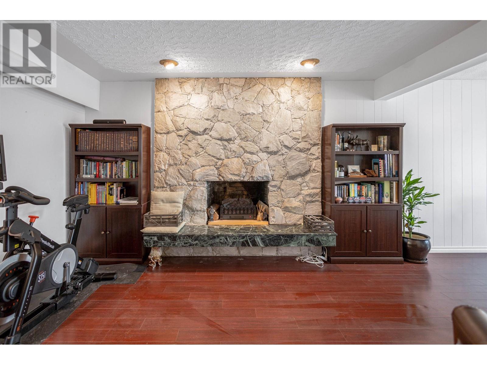 Photo 7 of 5540 Parker Street, Burnaby BC