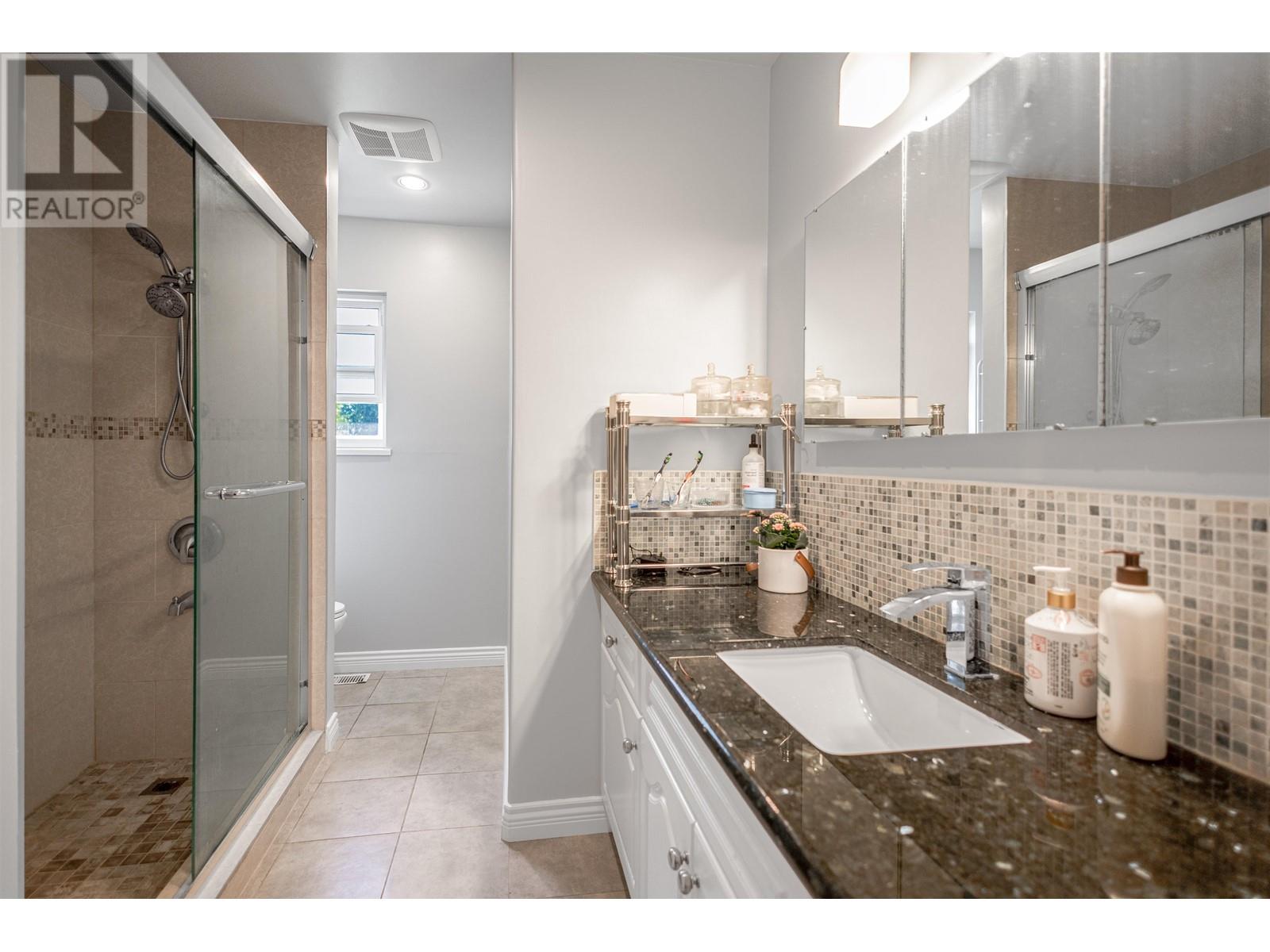 Photo 14 of 5540 Parker Street, Burnaby BC