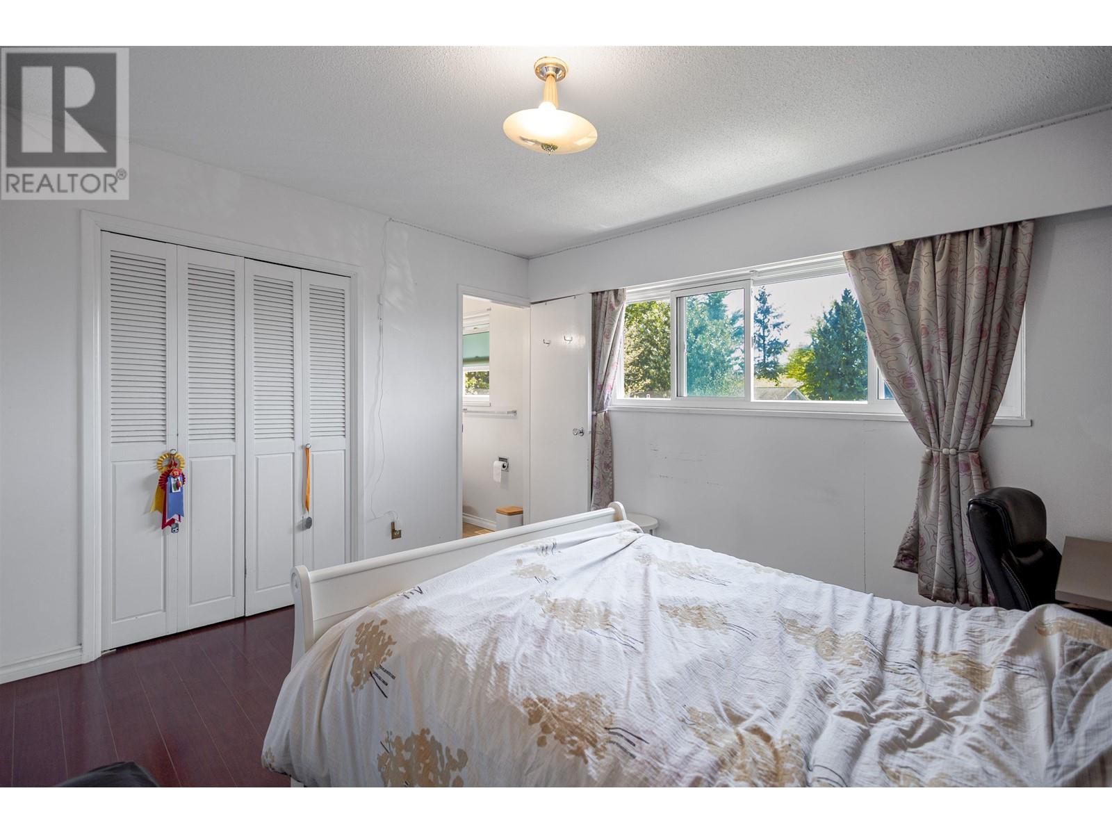 Photo 16 of 5540 Parker Street, Burnaby BC
