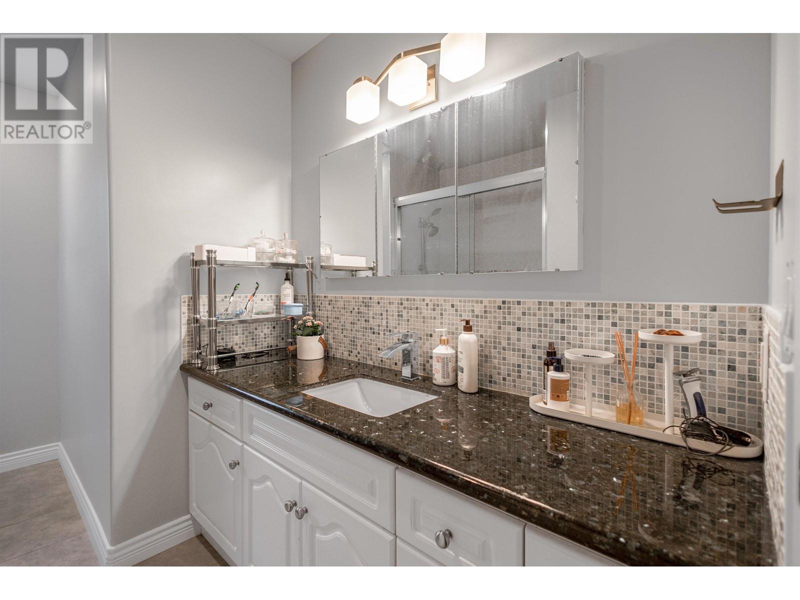 Photo 13 of 5540 Parker Street, Burnaby BC