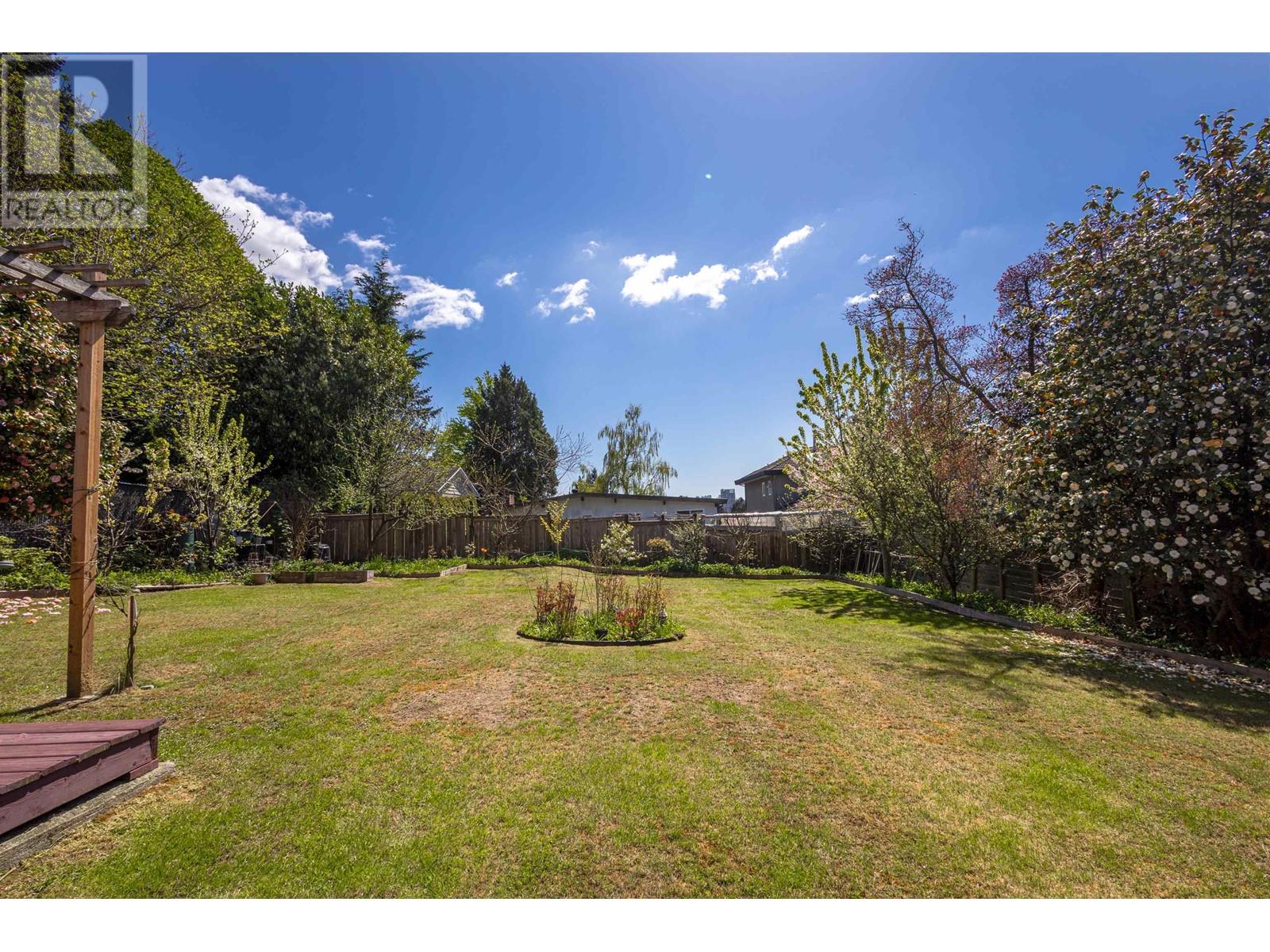 Photo 37 of 5540 Parker Street, Burnaby BC