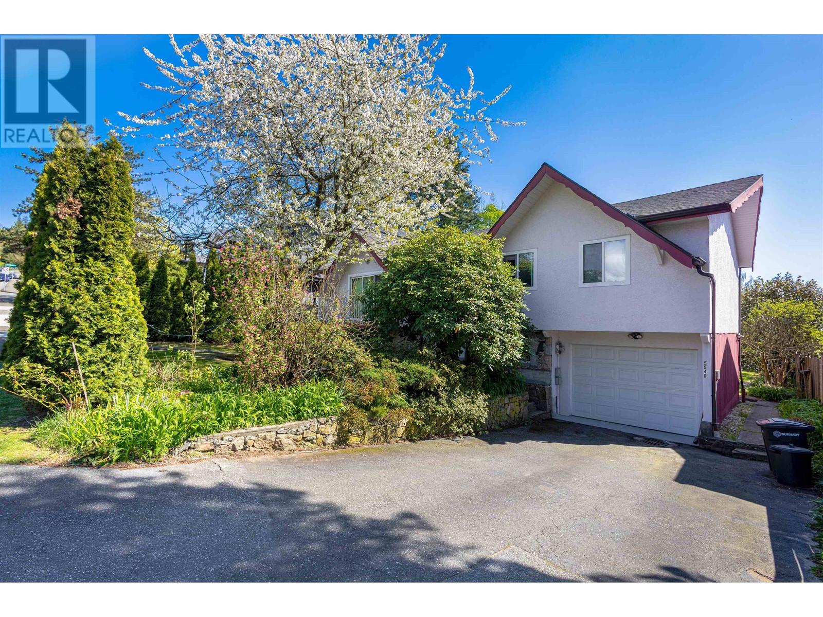 Photo 39 of 5540 Parker Street, Burnaby BC