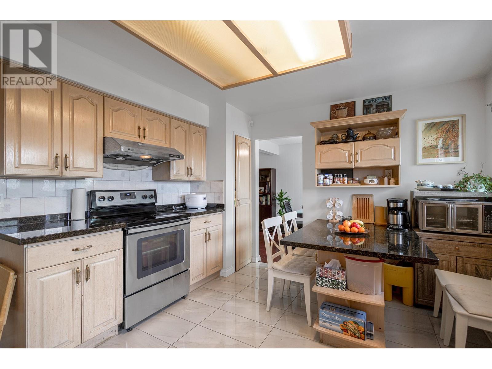 Photo 9 of 5540 Parker Street, Burnaby BC