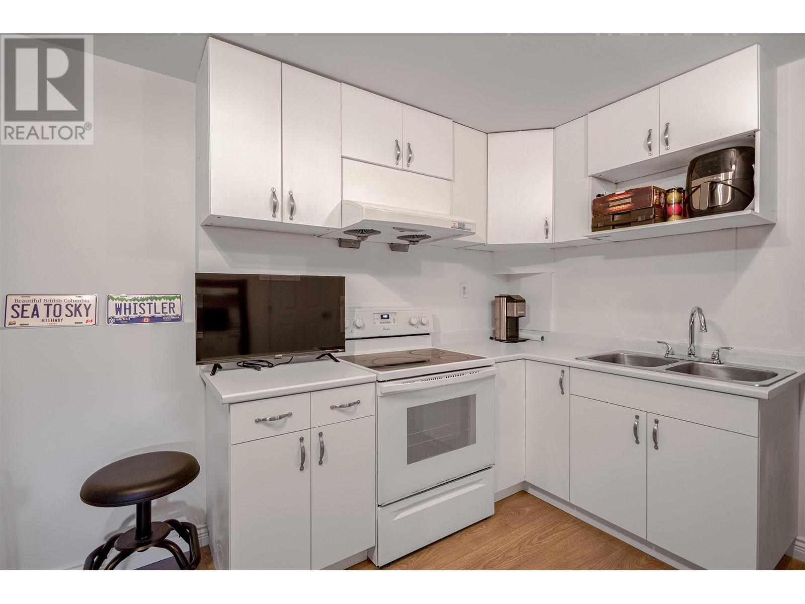 Photo 27 of 5540 Parker Street, Burnaby BC