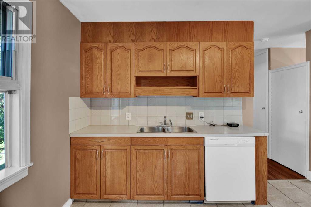 Single Family House Bungalow for Sale in   Avenue NE Winston Heights/Mountview Calgary 
