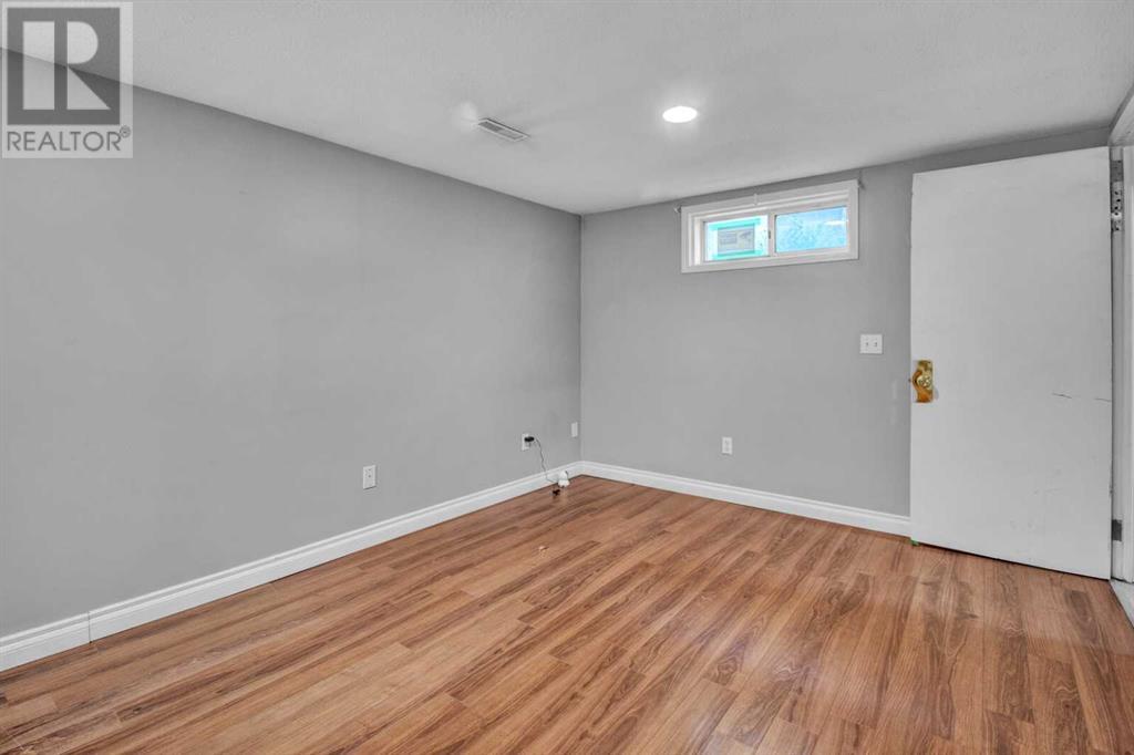 Single Family House Bungalow for Sale in   Avenue NE Winston Heights/Mountview Calgary 