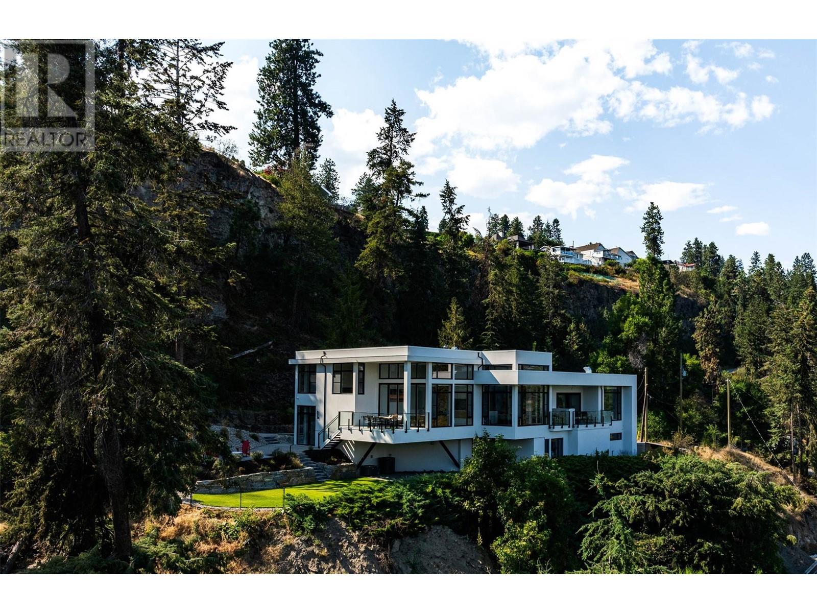 2843 Lakeridge Road, West Kelowna