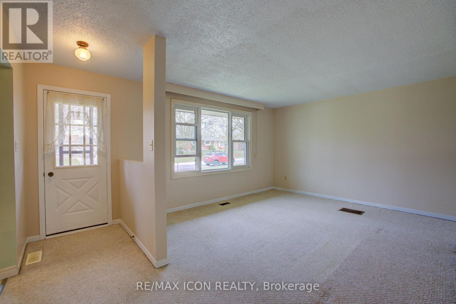 Photo 7 of 271 Forest Glen Crescent, Wellington North ON