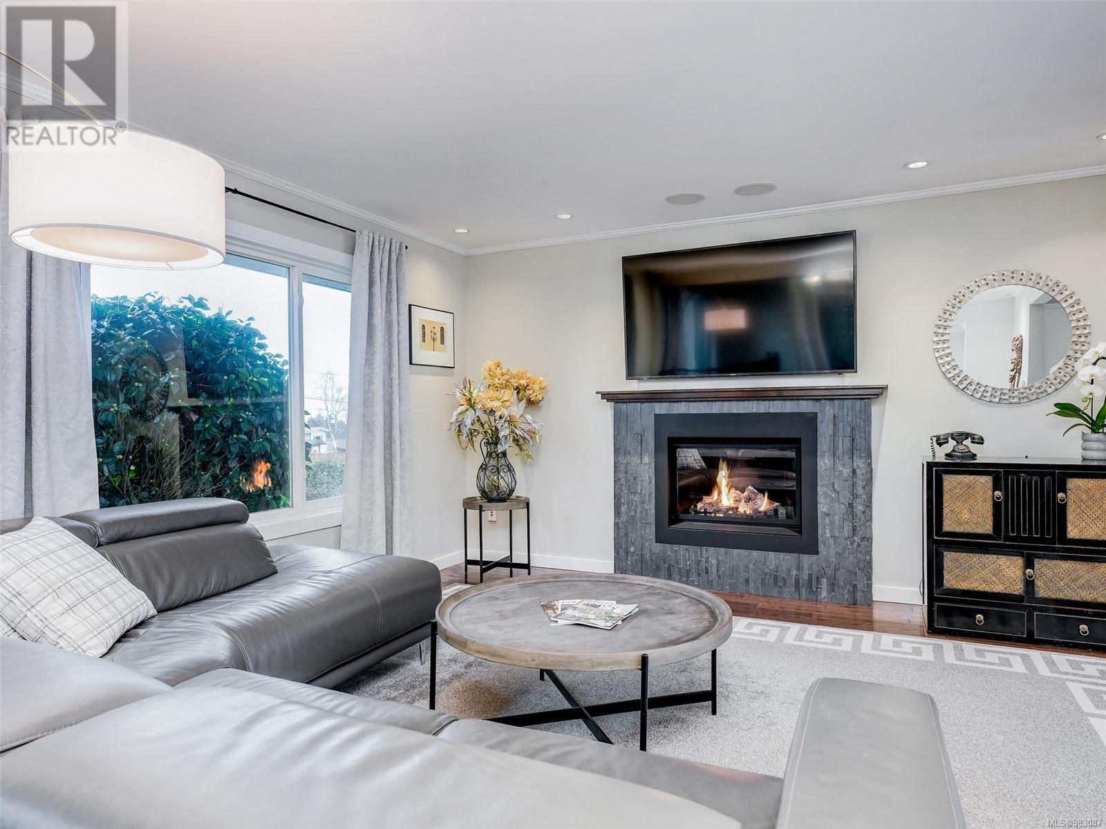 4447 Narvaez Crescent, Saanich