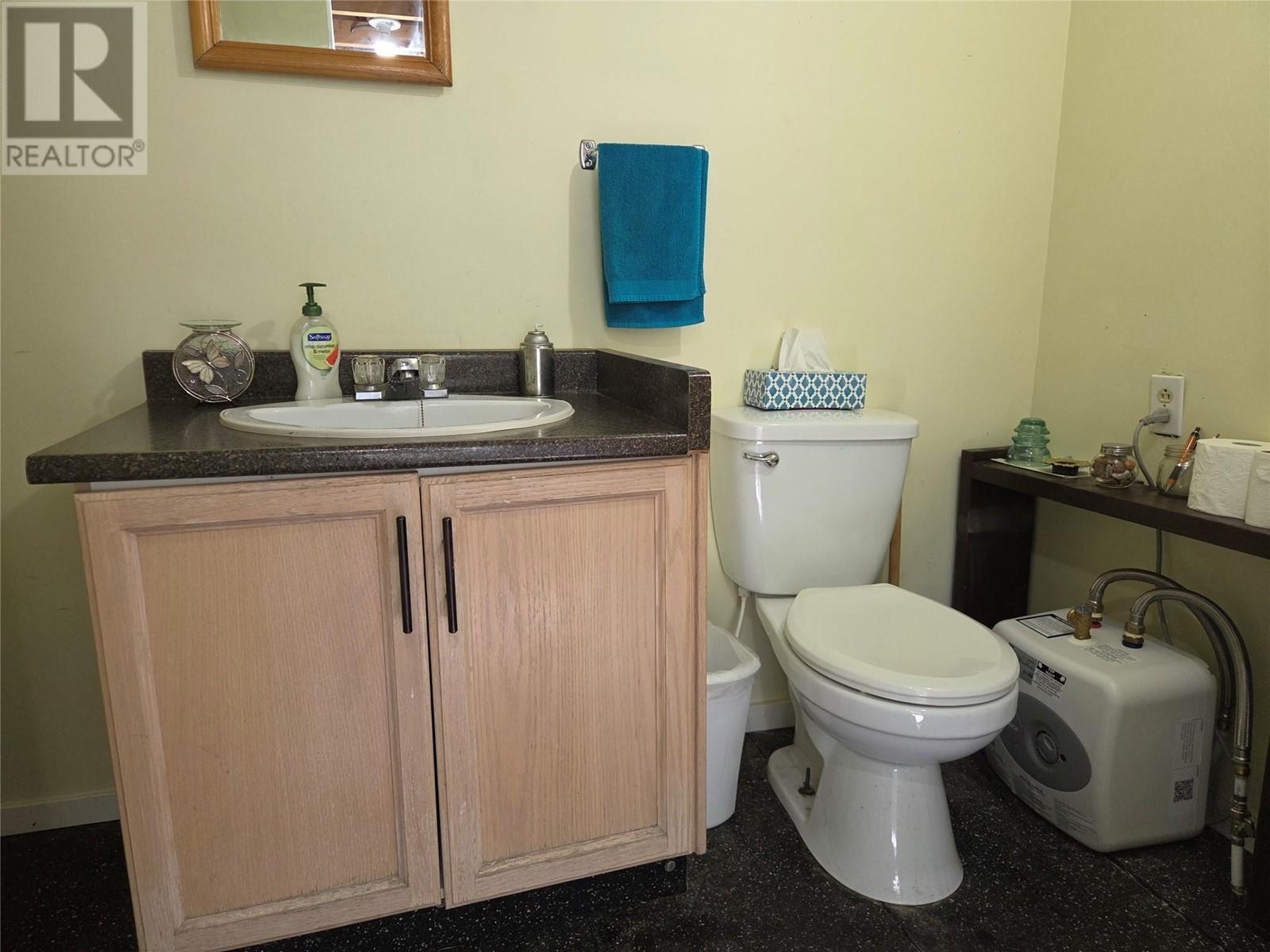39 4354 Highway 3 Other, Keremeos