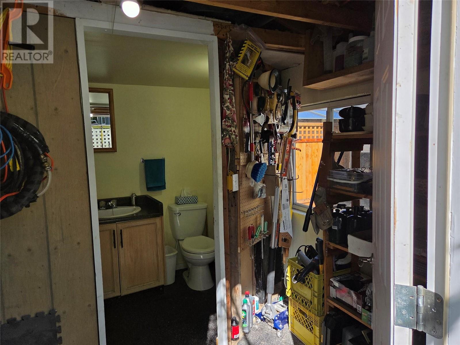 39 4354 Highway 3 Other, Keremeos
