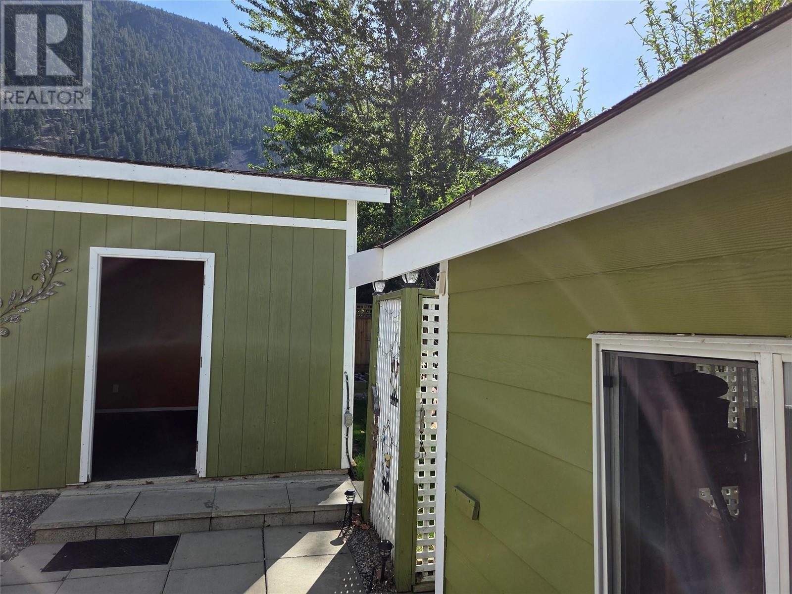 39 4354 Highway 3 Other, Keremeos