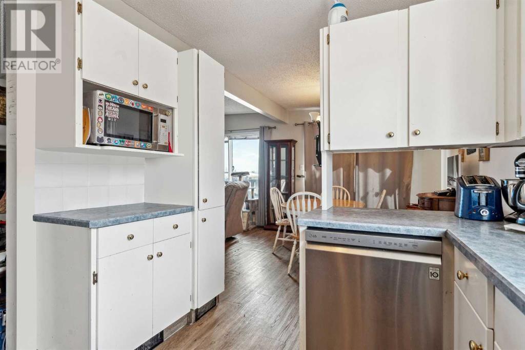 7216 Silvermead Road NW, Calgary, Alberta