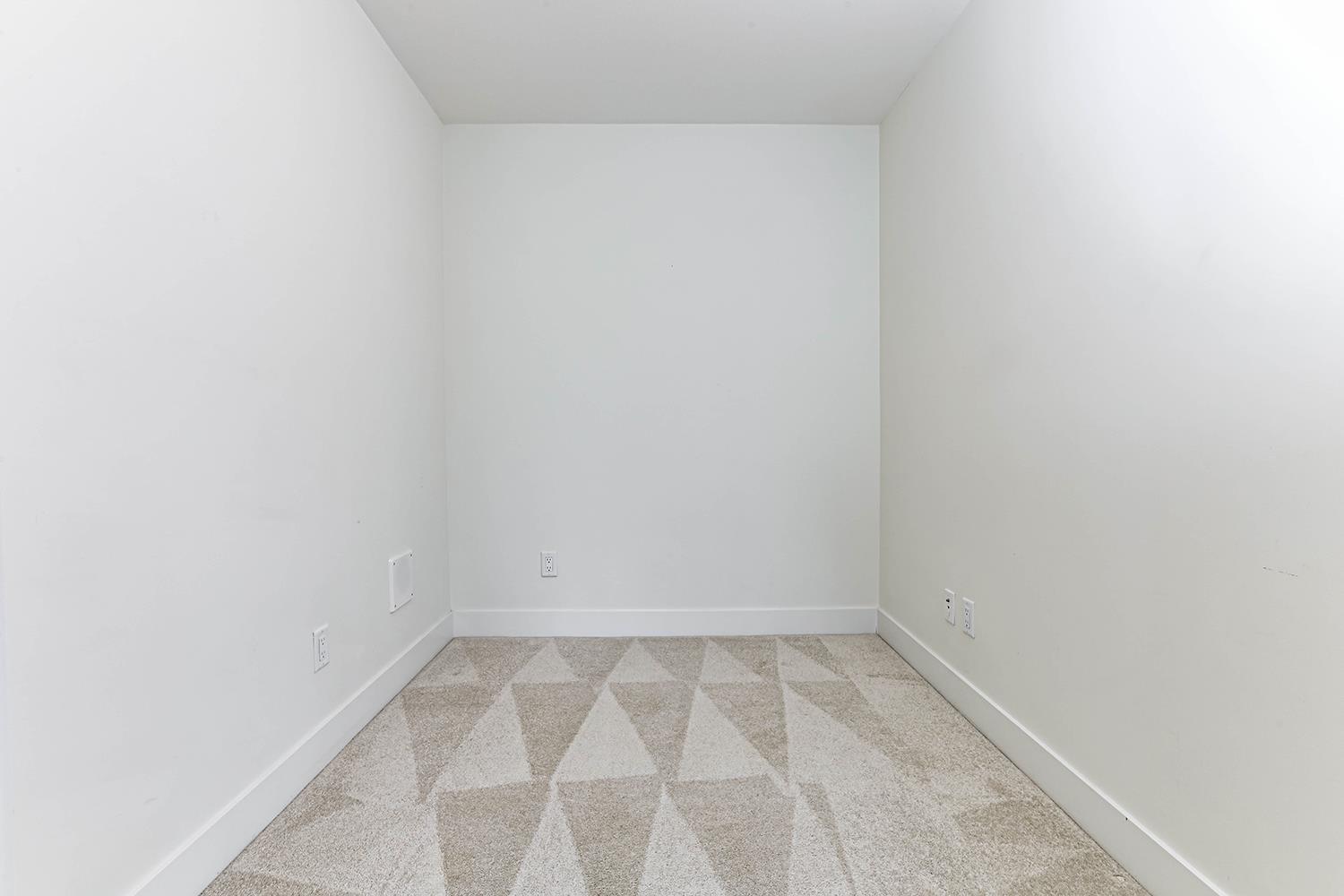 305 14022 NORTH BLUFF ROAD, White Rock
