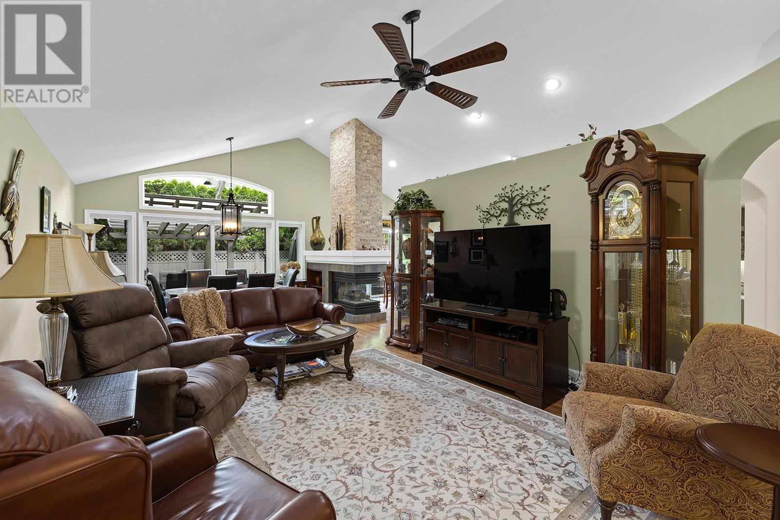 4182 Gallaghers Grove, Kelowna