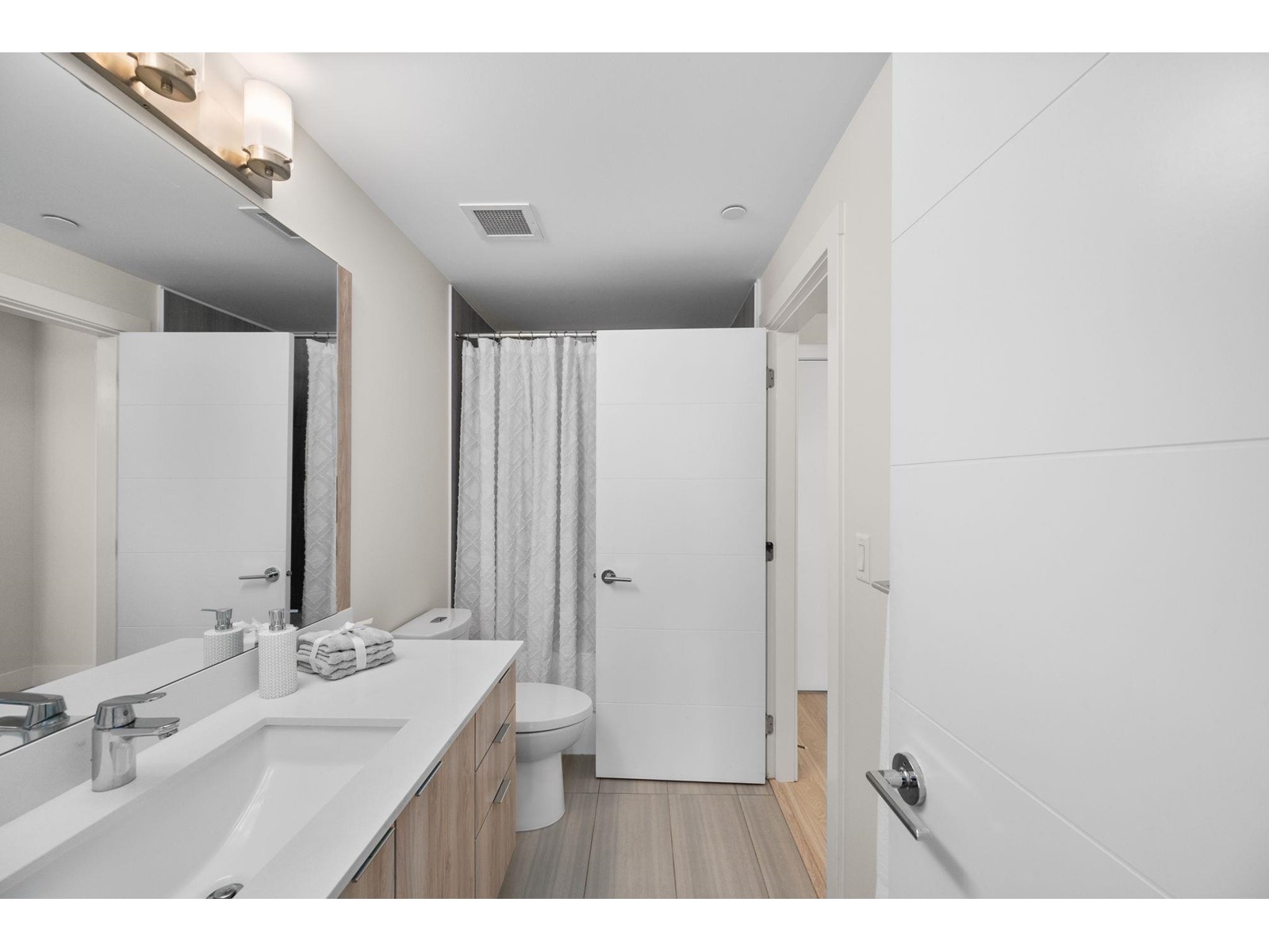 #102-6950 NICHOLSON, Delta