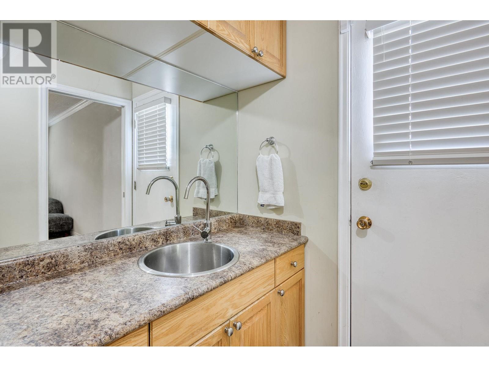 Photo 13 of 6811 Juniper Drive, Richmond BC