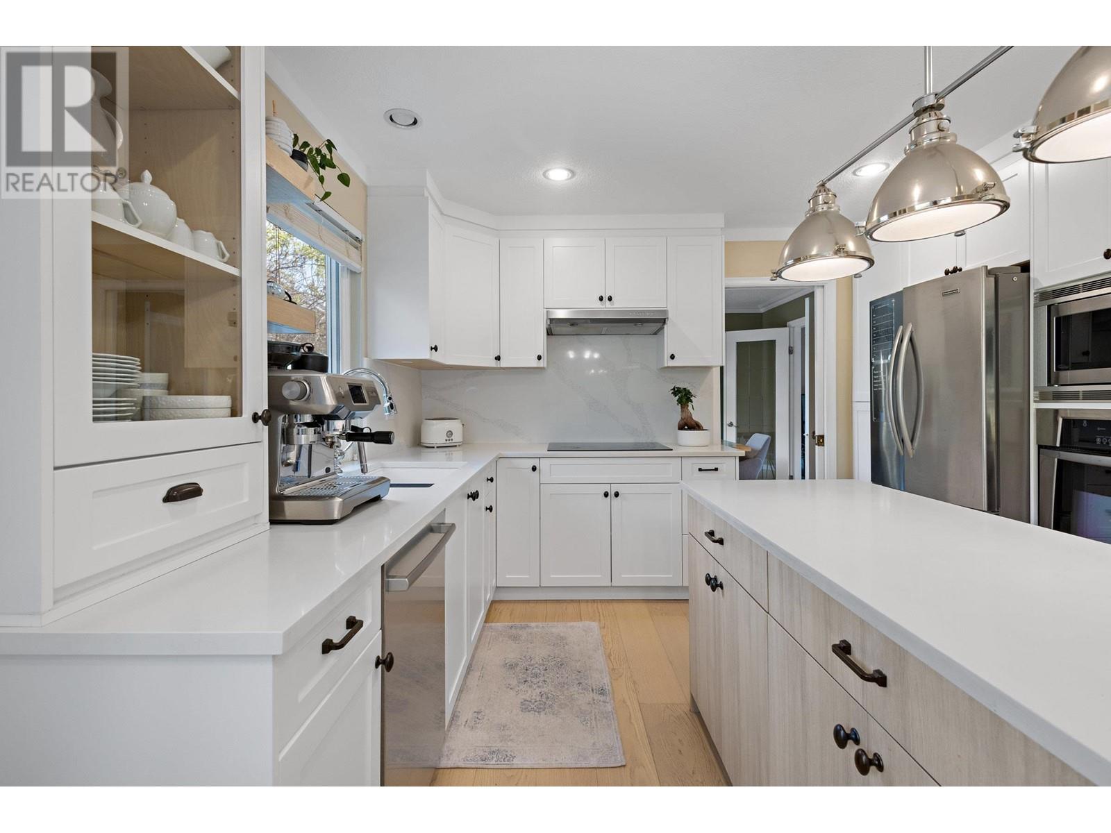 Photo 8 of 6811 Juniper Drive, Richmond BC