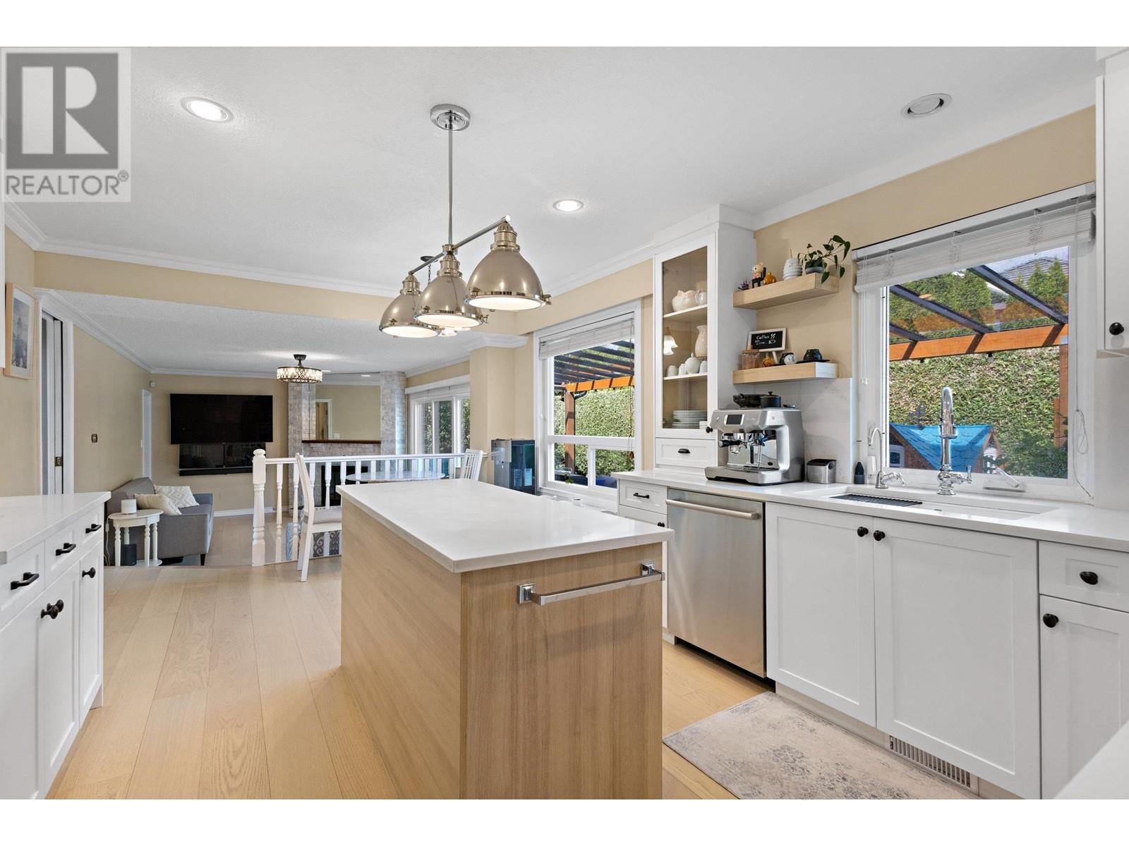 Photo 9 of 6811 Juniper Drive, Richmond BC