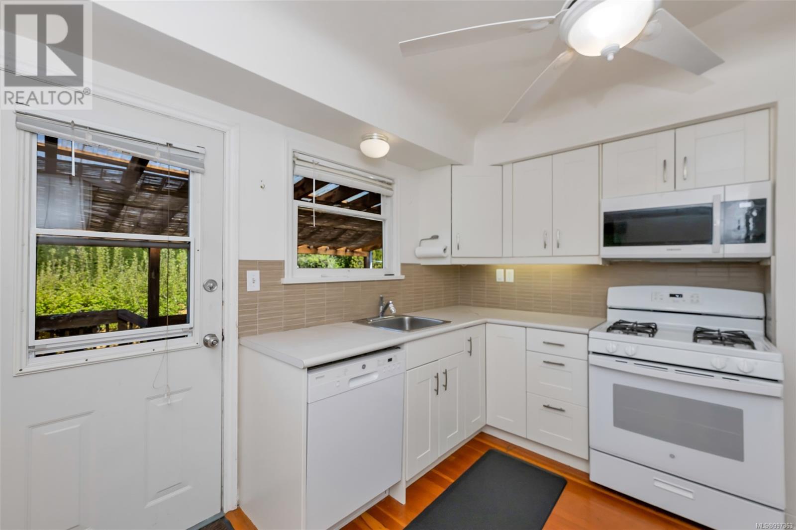  2734 Heron Street, Oak Bay