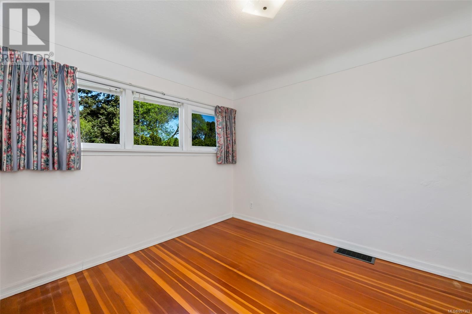  2734 Heron Street, Oak Bay