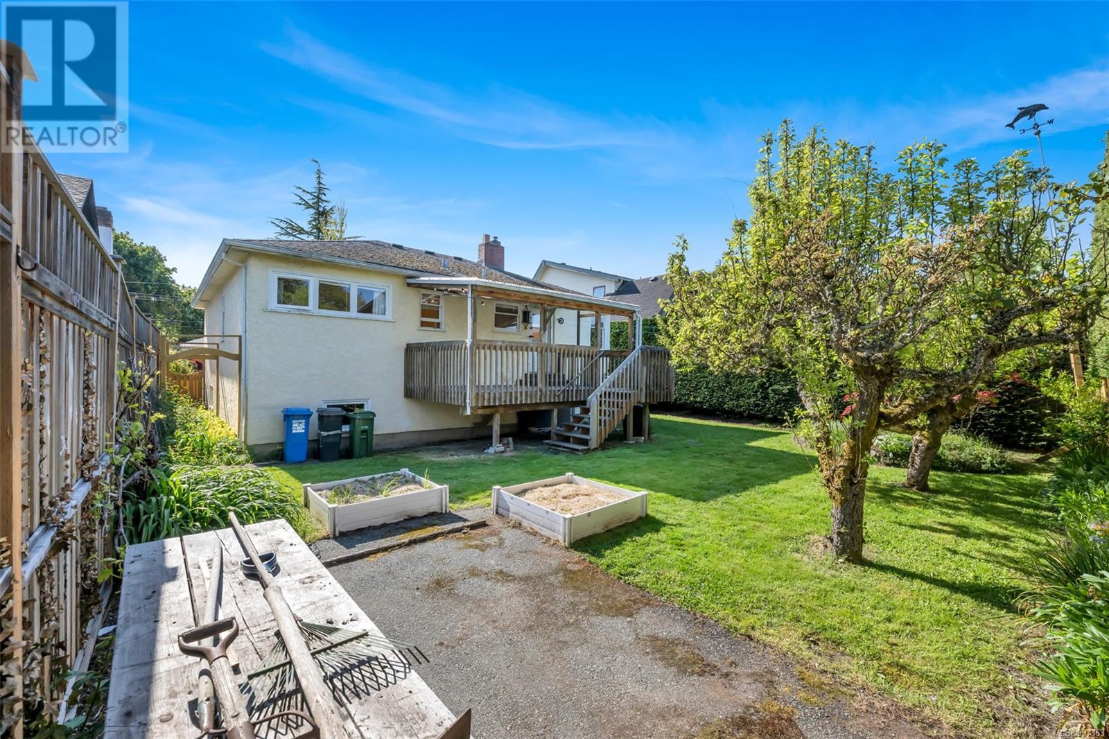  2734 Heron Street, Oak Bay
