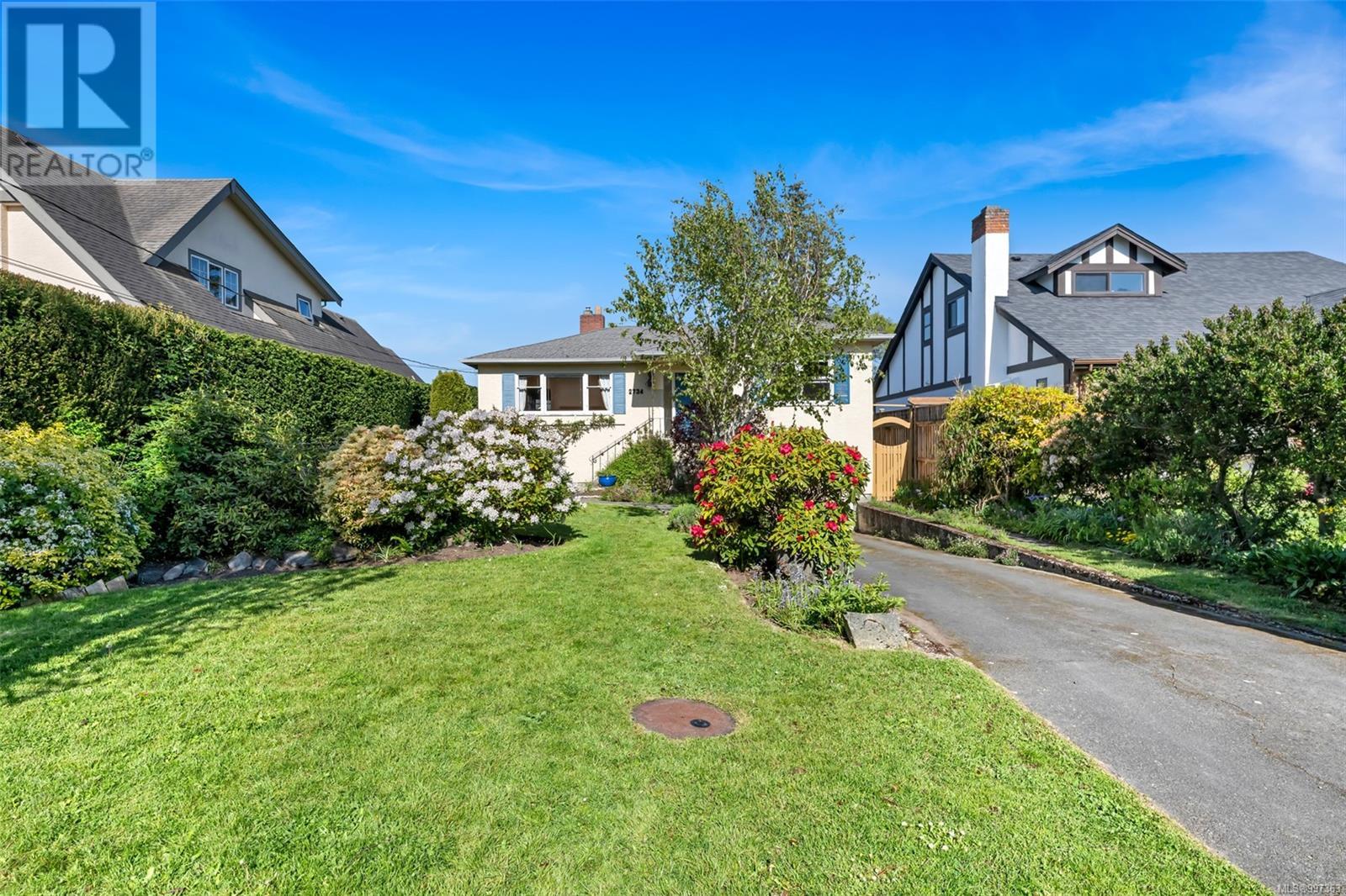  2734 Heron Street, Oak Bay