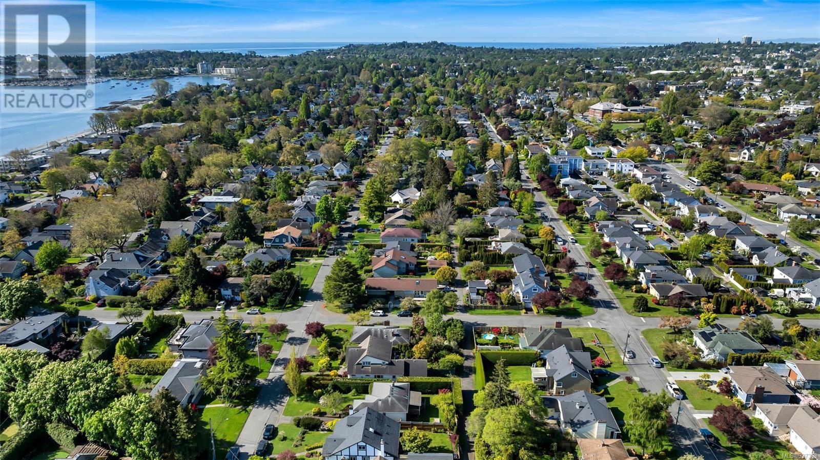  2734 Heron Street, Oak Bay