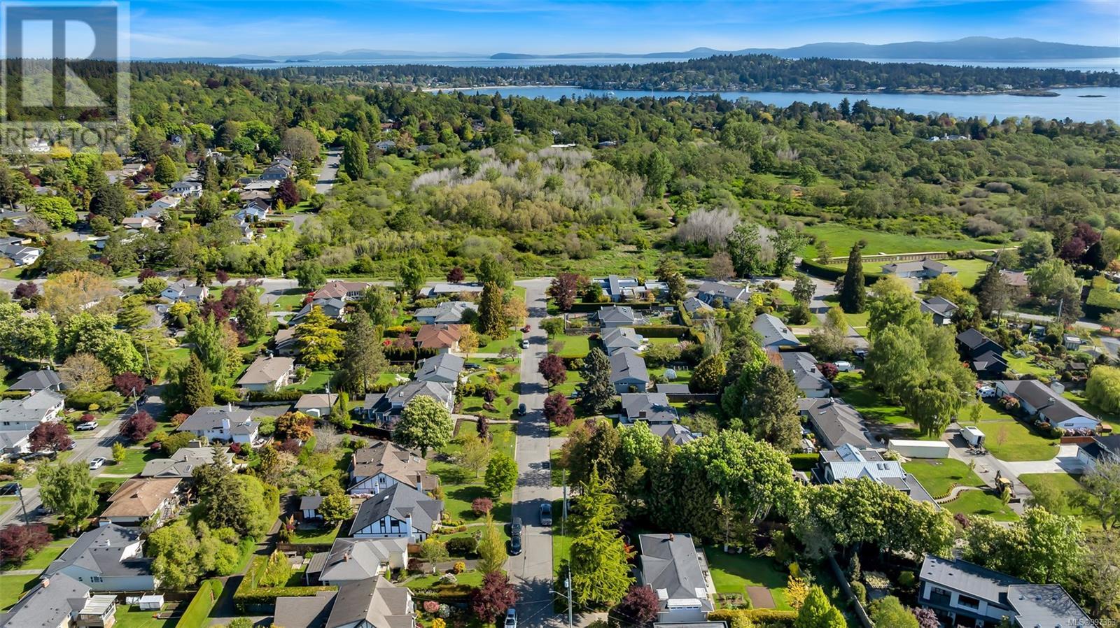  2734 Heron Street, Oak Bay