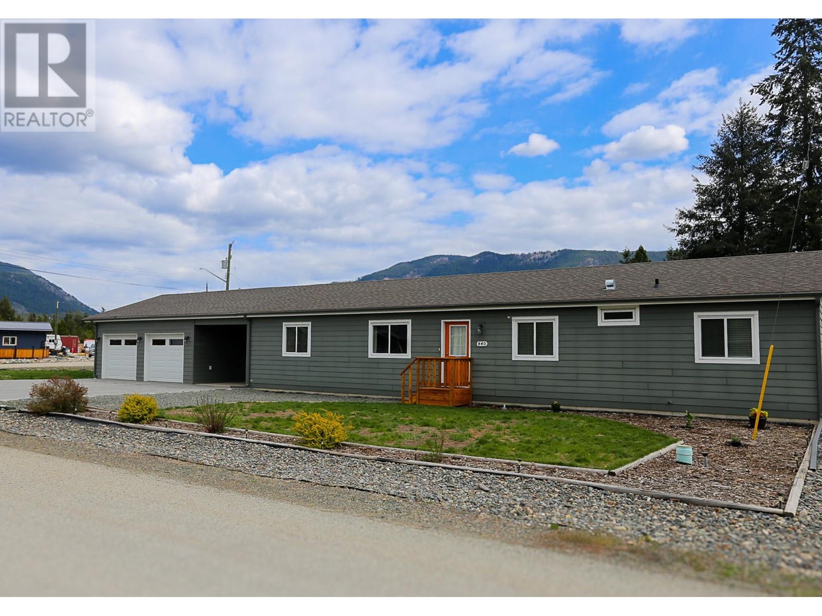 Photo 4 of 440 Siska Drive, Barriere BC