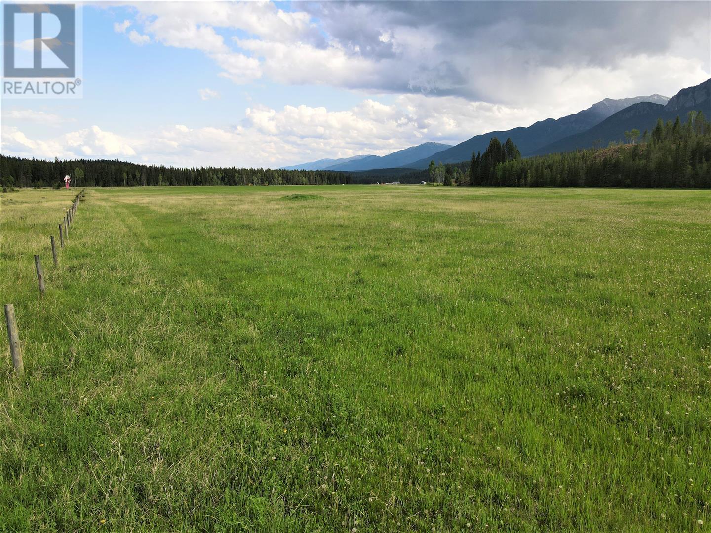 Photo 13 of 4945 Scott Road, Edgewater BC