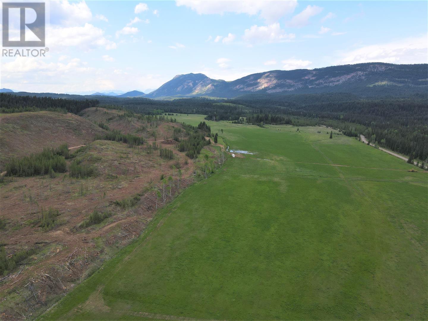 Photo 4 of 4945 Scott Road, Edgewater BC
