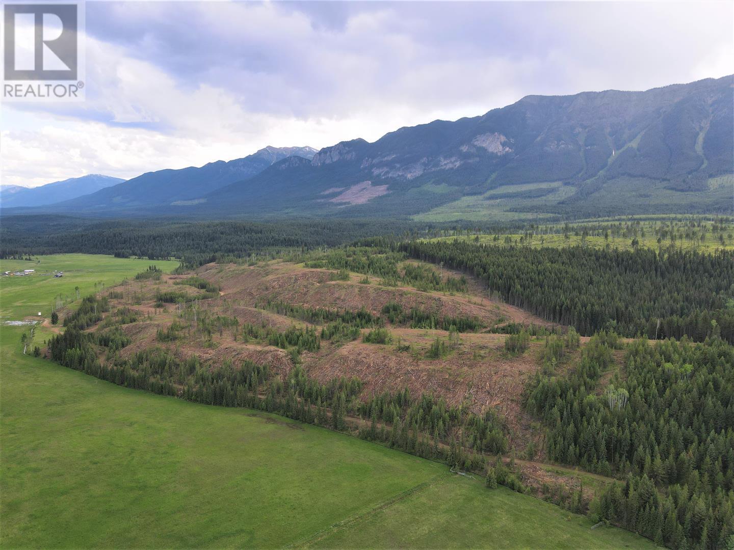Photo 8 of 4945 Scott Road, Edgewater BC