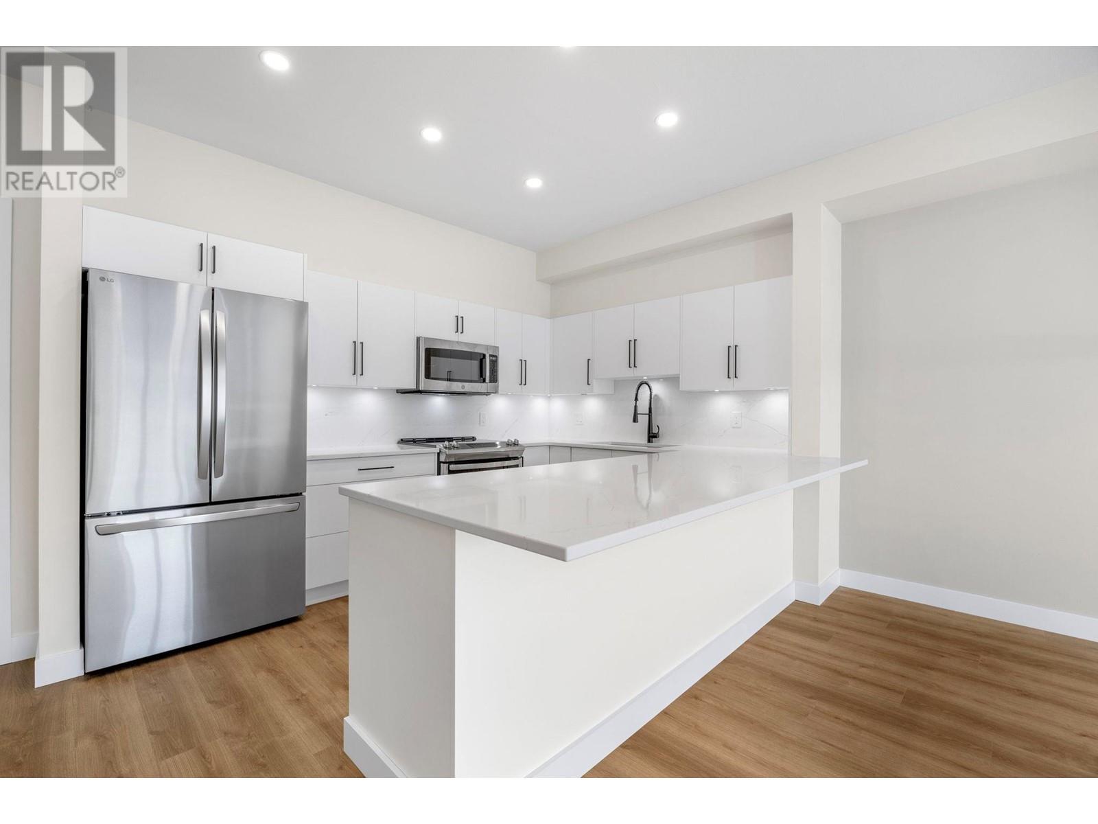 1618 1875 Country Club Drive, Kelowna