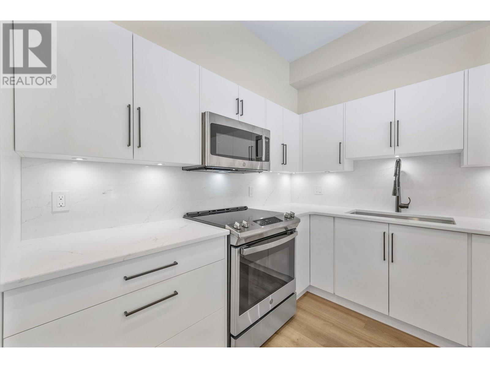 1618 1875 Country Club Drive, Kelowna